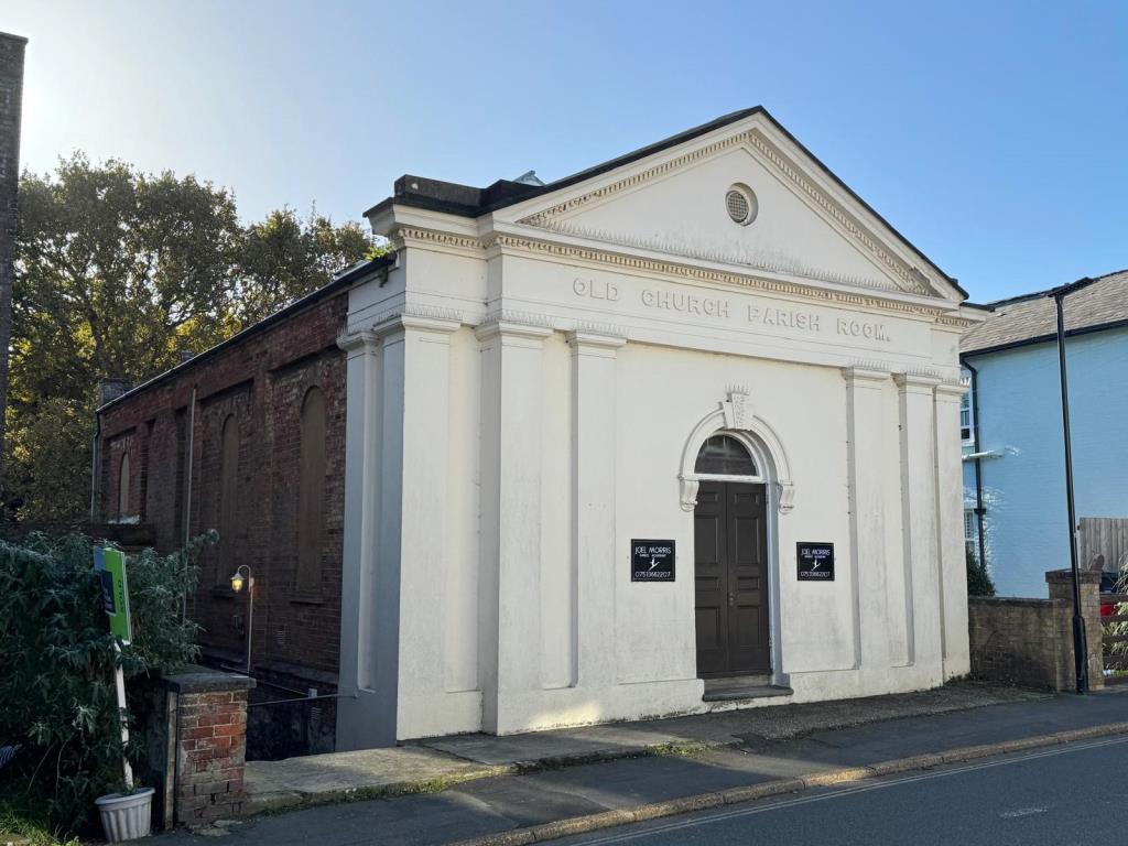 Lot: 96 - FORMER CHURCH CURRENTLY IN USE AS A DANCE STUDIO - Front & Side Entrance